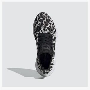Adidas swift run leopard sneakers